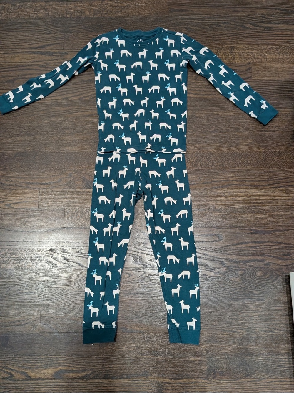 Primary sz 6 organic long sleeve pajama set (six sets plus two long sleeve tops)